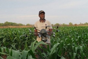 https://www.djital.technobraingroup.com/wp-content/uploads/2020/04/drone-farmers-e1529307902697-4.jpg